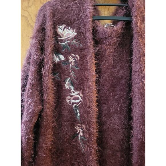 Knox Rose Eyelash Fuzzy Maroon Floral Embroidered Detail Cardigan EUC Medium - Picture 3 of 6